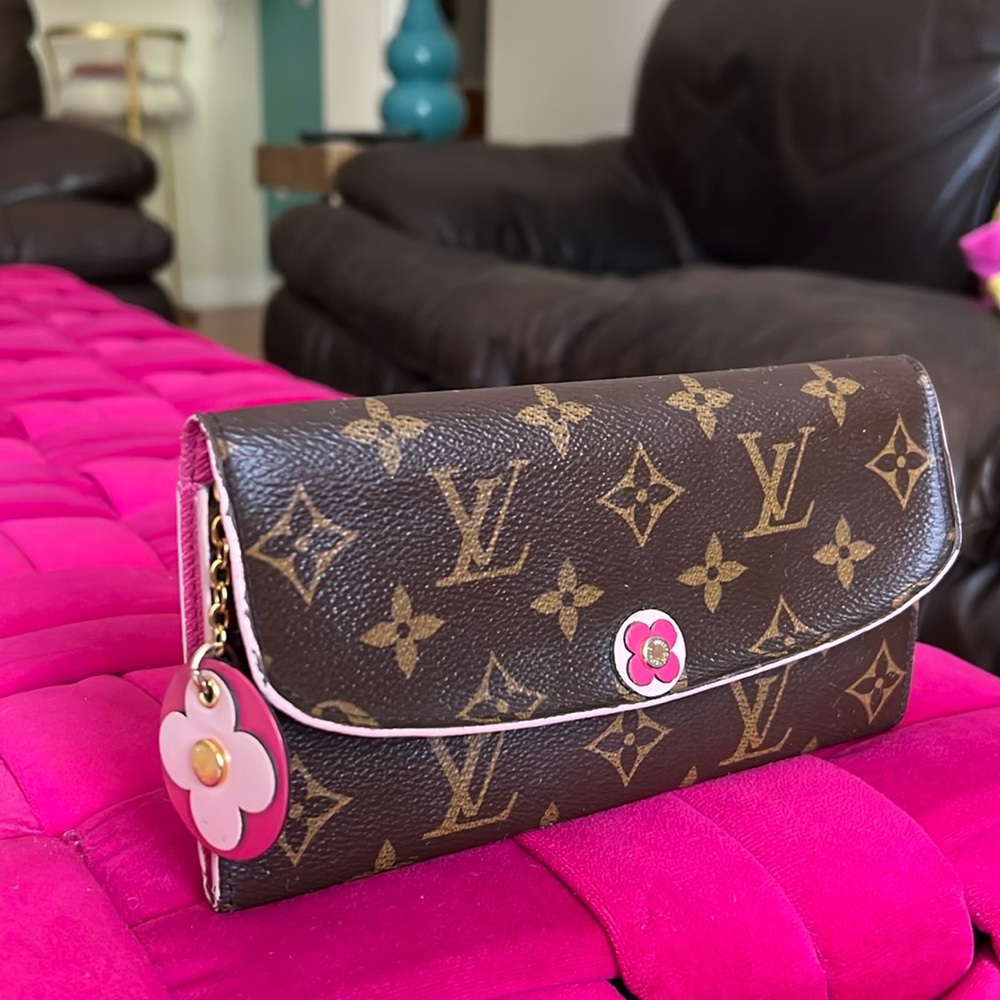 Louis Vuitton Bloom Flower Emilie Wallet-EUC - Picture 5 of 16